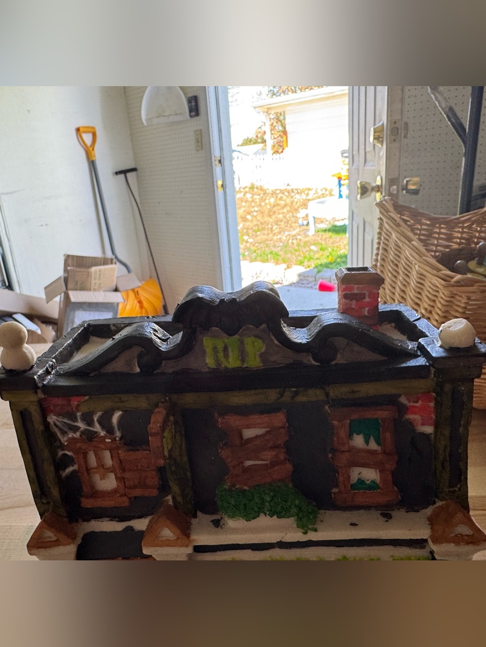 Spooky decor - Picture 5 of 9
